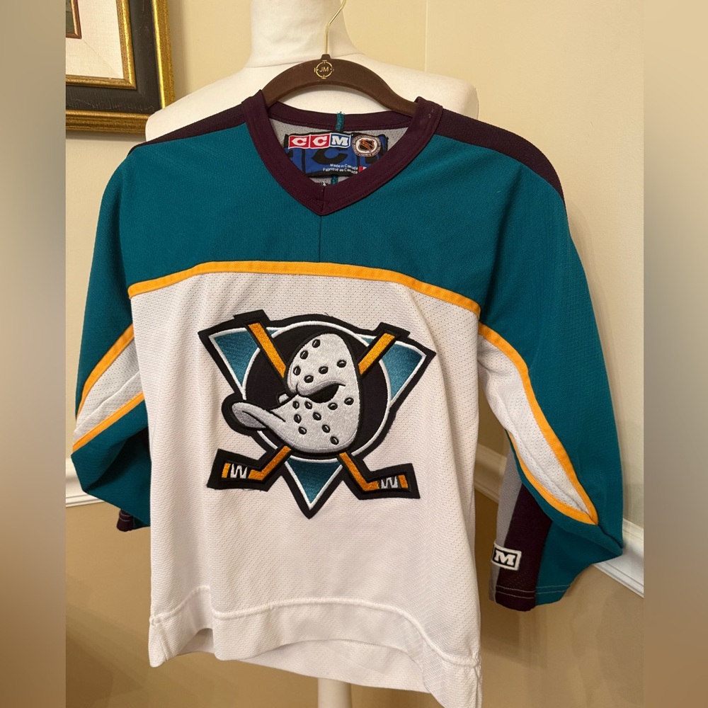 Vintage CCM NHL Mighty Duck Hockey Jersey size Boys small